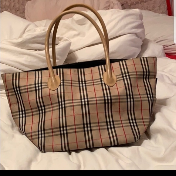 Burberry Handbags - Burberry Tote